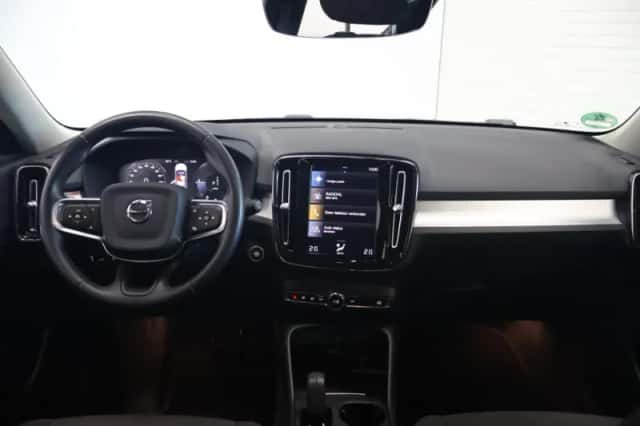 Volvo XC40 (2021) thumbnail 2