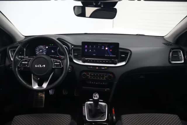 Kia Ceed Sportswagon (2024) thumbnail 2