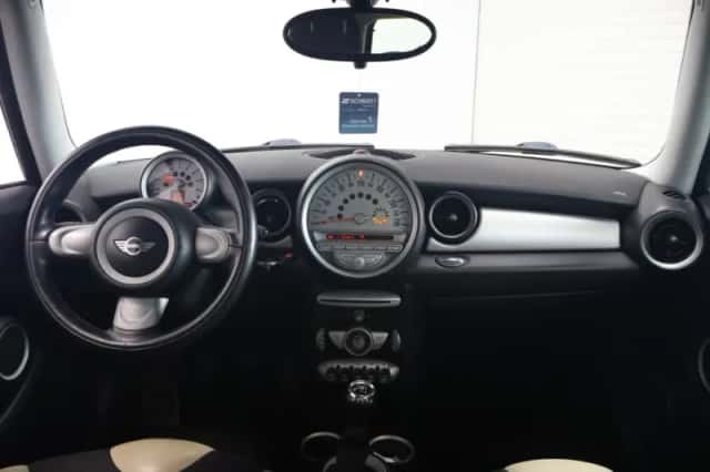 MINI Cooper (2007) thumbnail 2