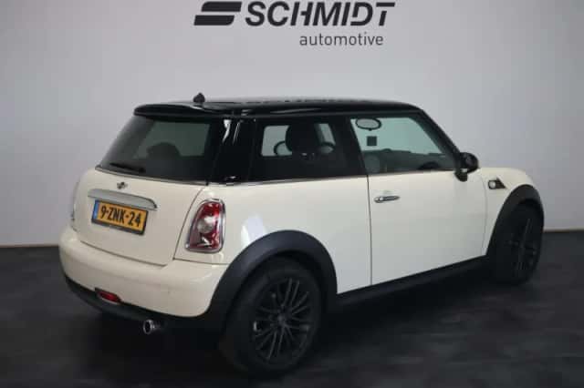 MINI Cooper (2007) thumbnail 3
