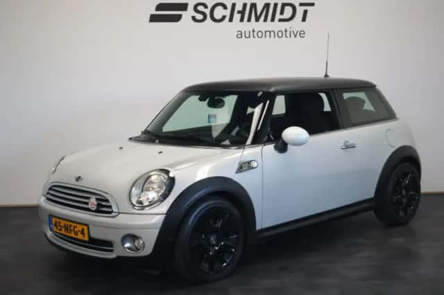 MINI Cooper (2010) thumbnail 1