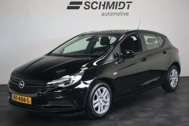 Opel Astra (2018) thumbnail 1