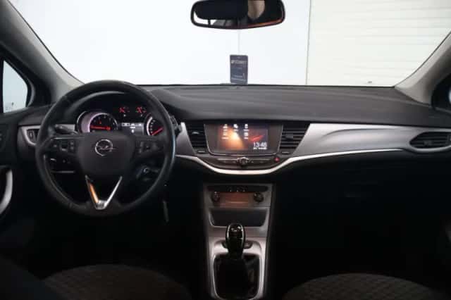 Opel Astra (2018) thumbnail 2