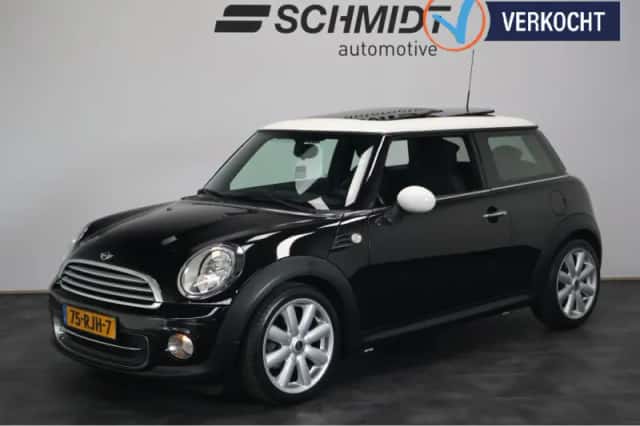 MINI Cooper (2011) thumbnail 1