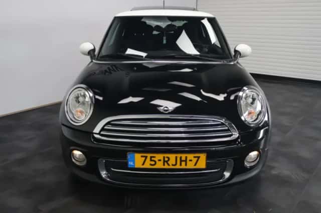 MINI Cooper (2011) thumbnail 5