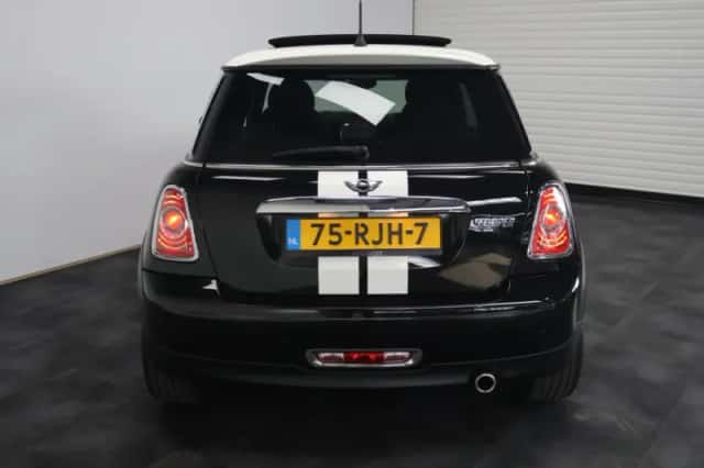 MINI Cooper (2011) thumbnail 6