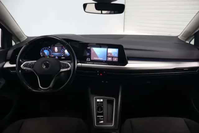 Volkswagen Golf (2021) thumbnail 2