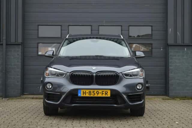 BMW X1 (2016) thumbnail 5