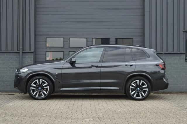 BMW iX3 (2023) thumbnail 3