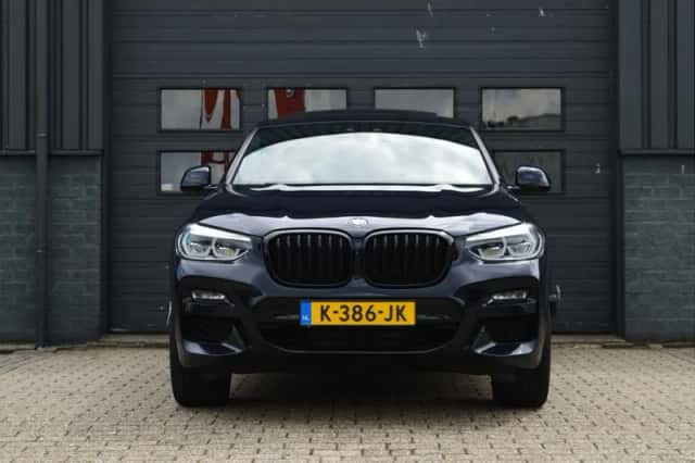 BMW X4 (2021) thumbnail 5