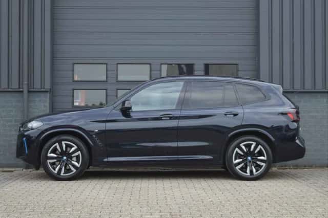 BMW iX3 (2022) thumbnail 3