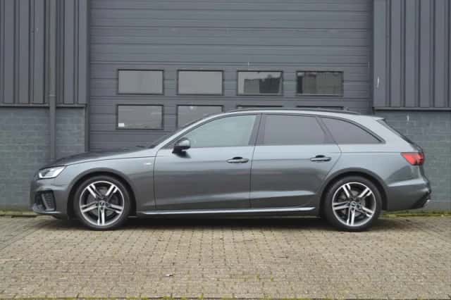 Audi A4 (2021) thumbnail 3
