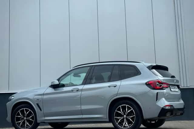 BMW X3 (2022) thumbnail 2