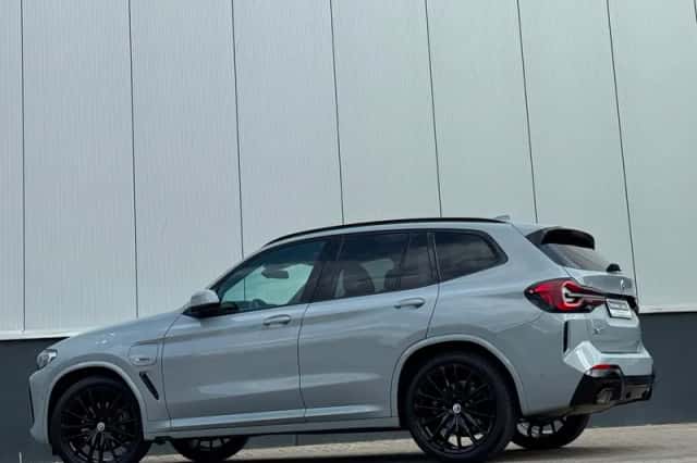 BMW X3 (2022) thumbnail 2