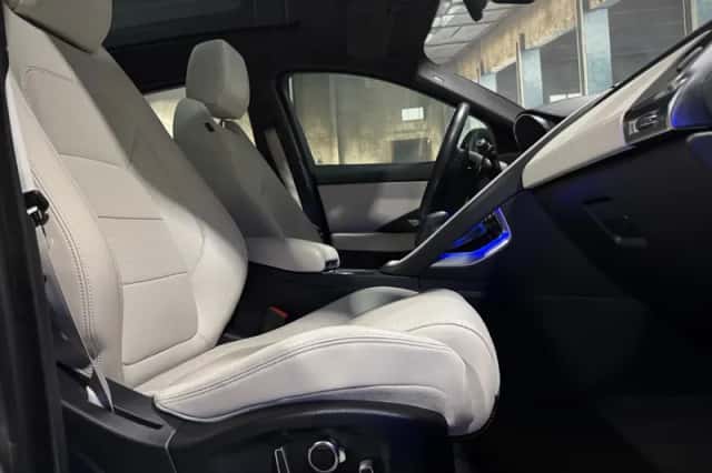 Jaguar E-Pace (2018) thumbnail 4