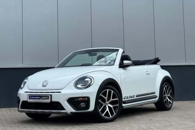 Volkswagen Beetle (2017) thumbnail 1