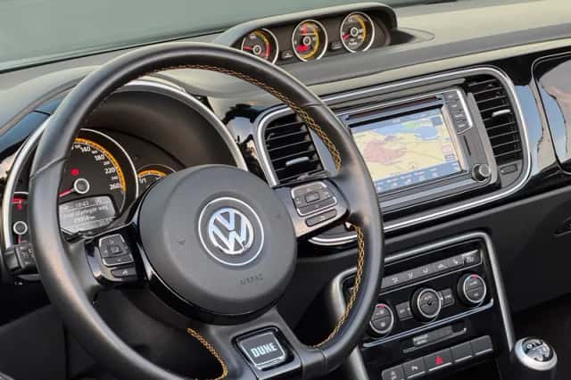 Volkswagen Beetle (2017) thumbnail 5