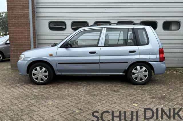 Mazda Demio (2001) thumbnail 3