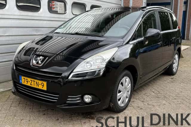 Peugeot 5008 (2013) thumbnail 2