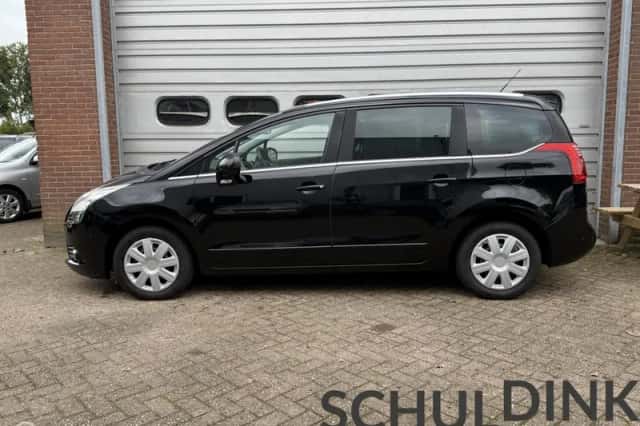 Peugeot 5008 (2013) thumbnail 3