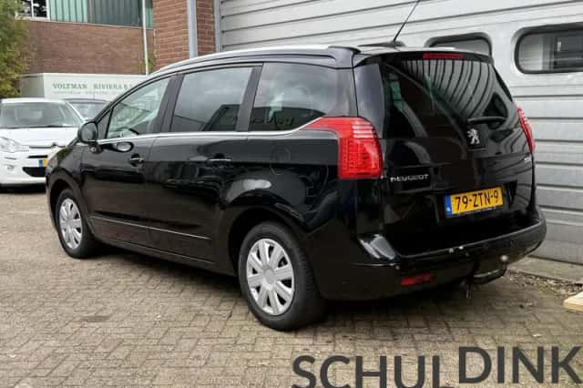 Peugeot 5008 (2013) thumbnail 4