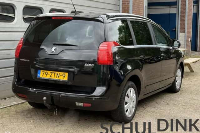Peugeot 5008 (2013) thumbnail 5