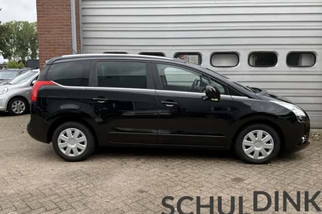 Peugeot 5008 (2013) thumbnail 6