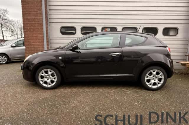 Alfa Romeo MiTo (2011) thumbnail 3