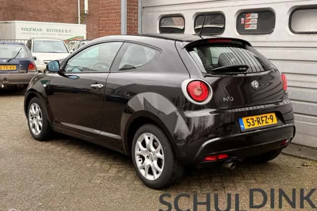 Alfa Romeo MiTo (2011) thumbnail 4