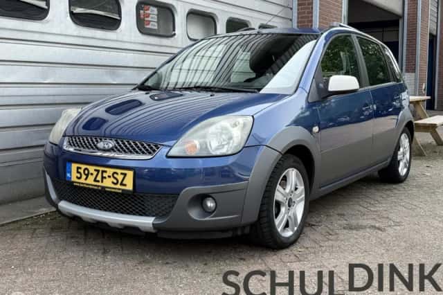 Ford Fiesta (2008) thumbnail 2