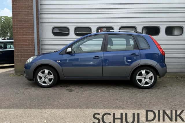 Ford Fiesta (2008) thumbnail 3
