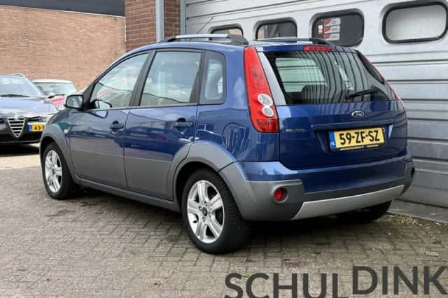 Ford Fiesta (2008) thumbnail 4