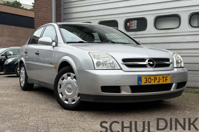 Opel Vectra (2004) thumbnail 1