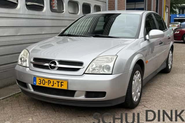 Opel Vectra (2004) thumbnail 2