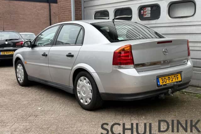 Opel Vectra (2004) thumbnail 4