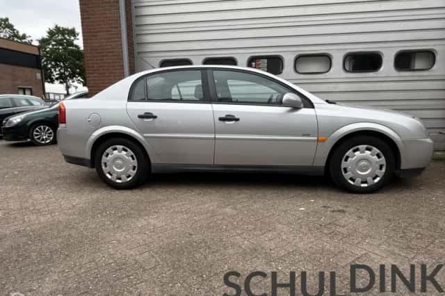 Opel Vectra (2004) thumbnail 6