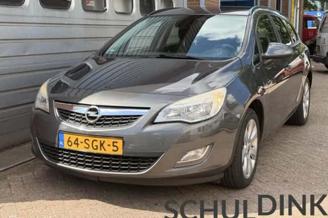 Opel Astra (2011) thumbnail 2