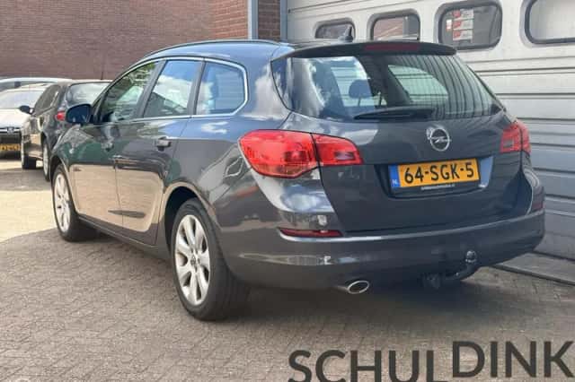 Opel Astra (2011) thumbnail 4