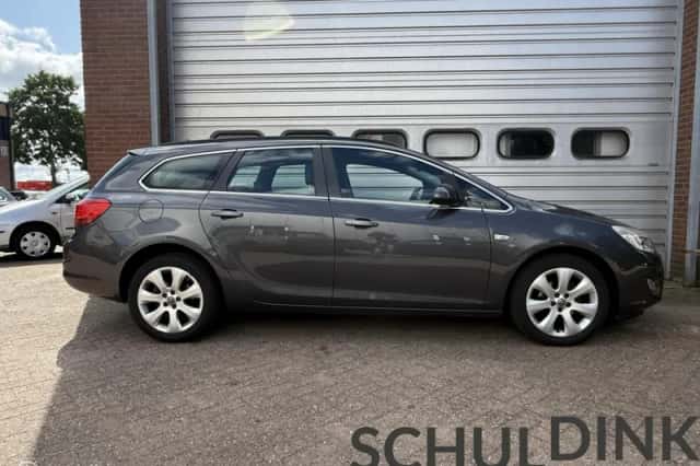 Opel Astra (2011) thumbnail 6
