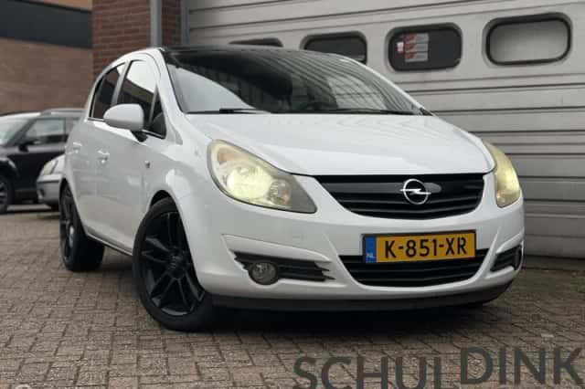 Opel Corsa (2011) thumbnail 1