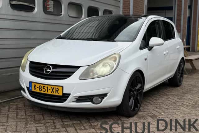 Opel Corsa (2011) thumbnail 2