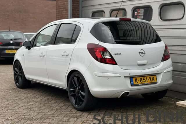 Opel Corsa (2011) thumbnail 4