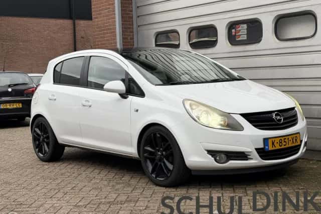 Opel Corsa (2011) thumbnail 5