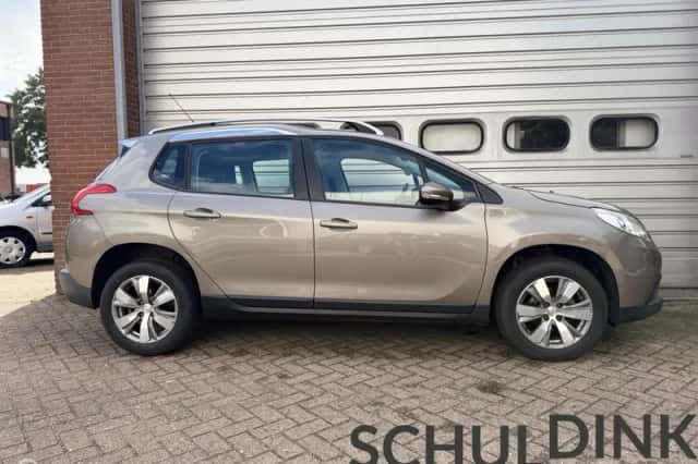 Peugeot 2008 (2016) thumbnail 6
