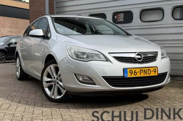 Opel Astra (2011) thumbnail 1