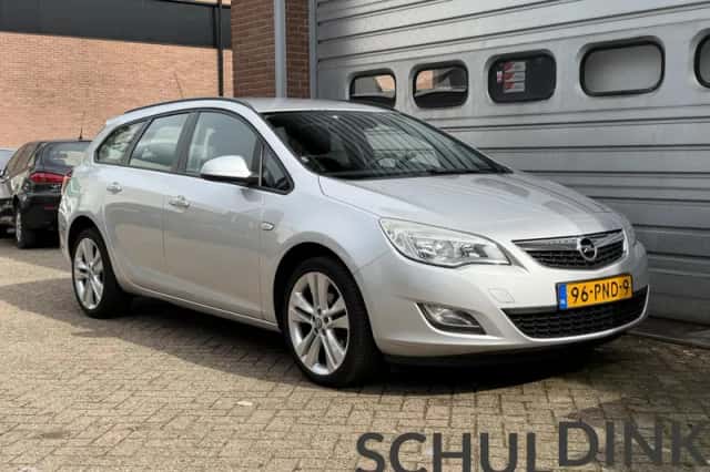 Opel Astra (2011) thumbnail 5