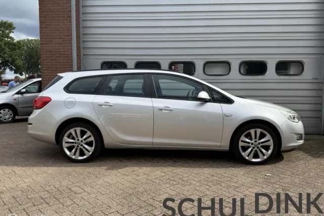 Opel Astra (2011) thumbnail 6