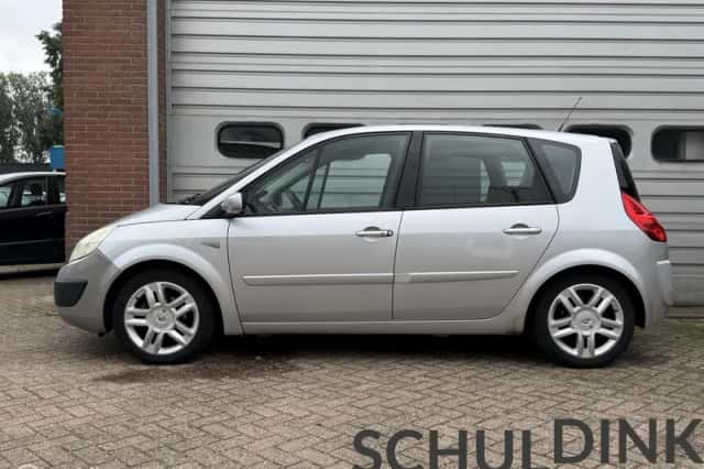Renault Scénic (2009) thumbnail 3