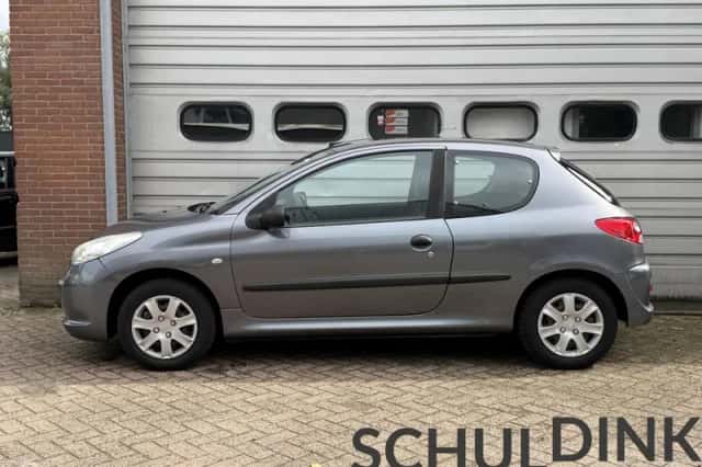Peugeot 206 (2011) thumbnail 3