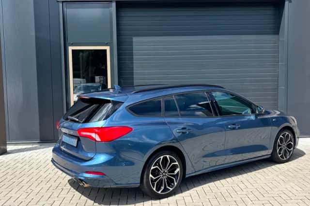 Ford Focus (2018) thumbnail 2